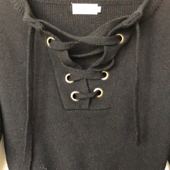 Lace up Lioness Crop Sweater - Picture 3 of 7